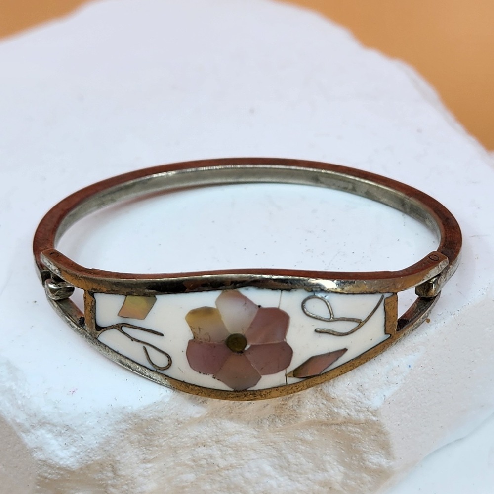 Mexican Floral Mother of Pearl Inlay Silver Tone Hinged Bangle Bracelet Vintage